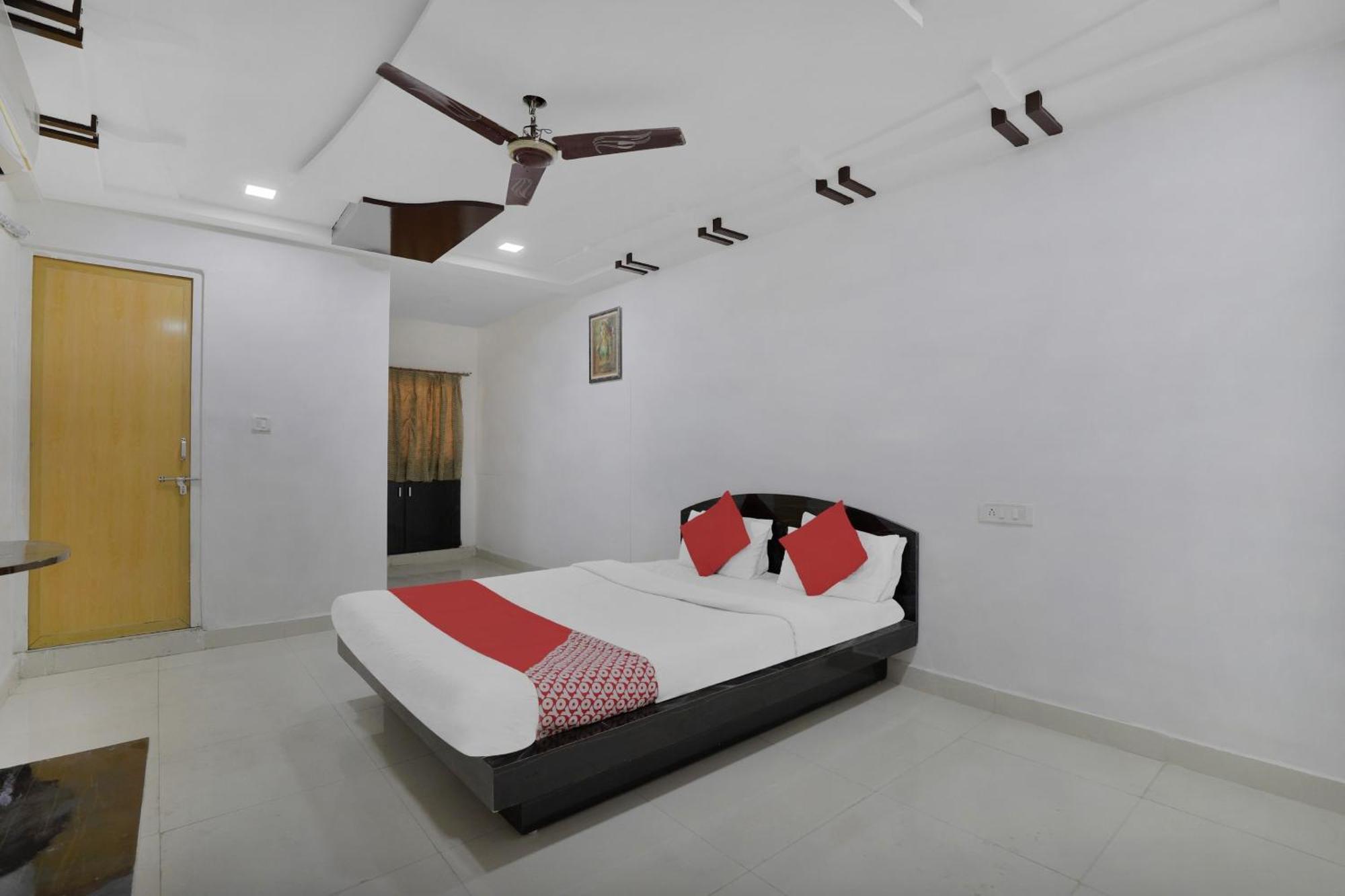 אחמדאבאד Hotel O Rudra Palace מראה חיצוני תמונה