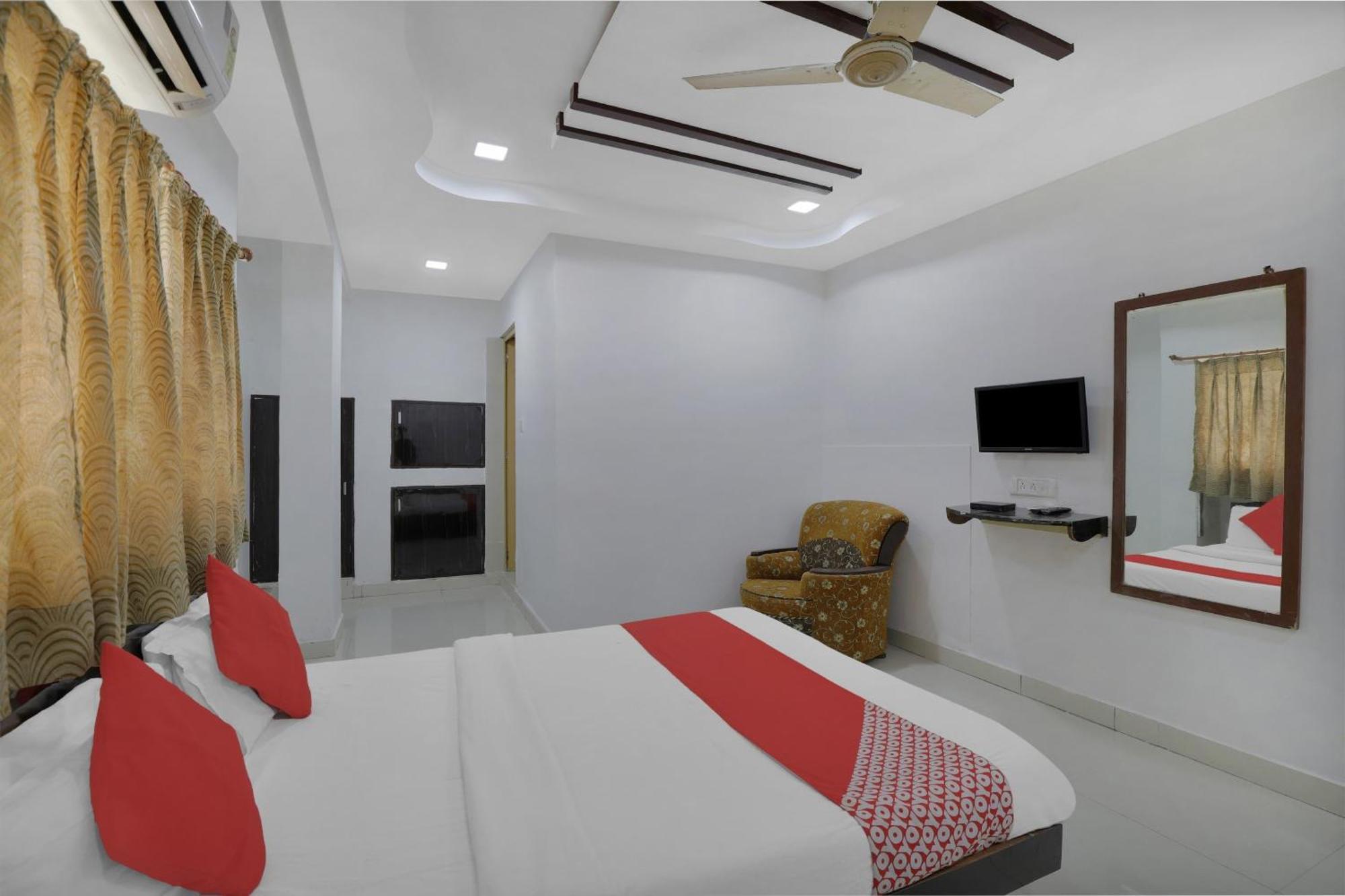 אחמדאבאד Hotel O Rudra Palace מראה חיצוני תמונה
