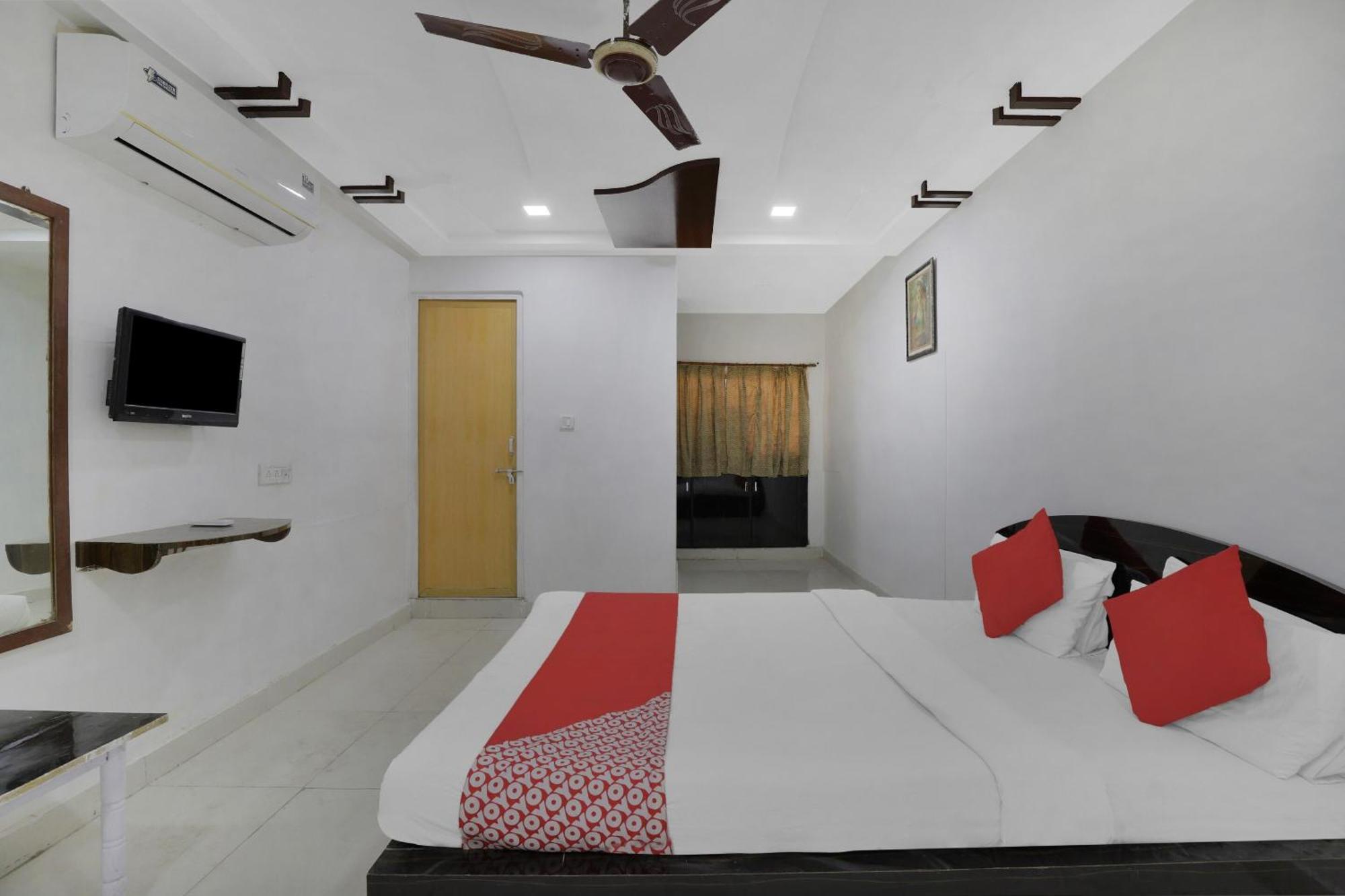 אחמדאבאד Hotel O Rudra Palace מראה חיצוני תמונה